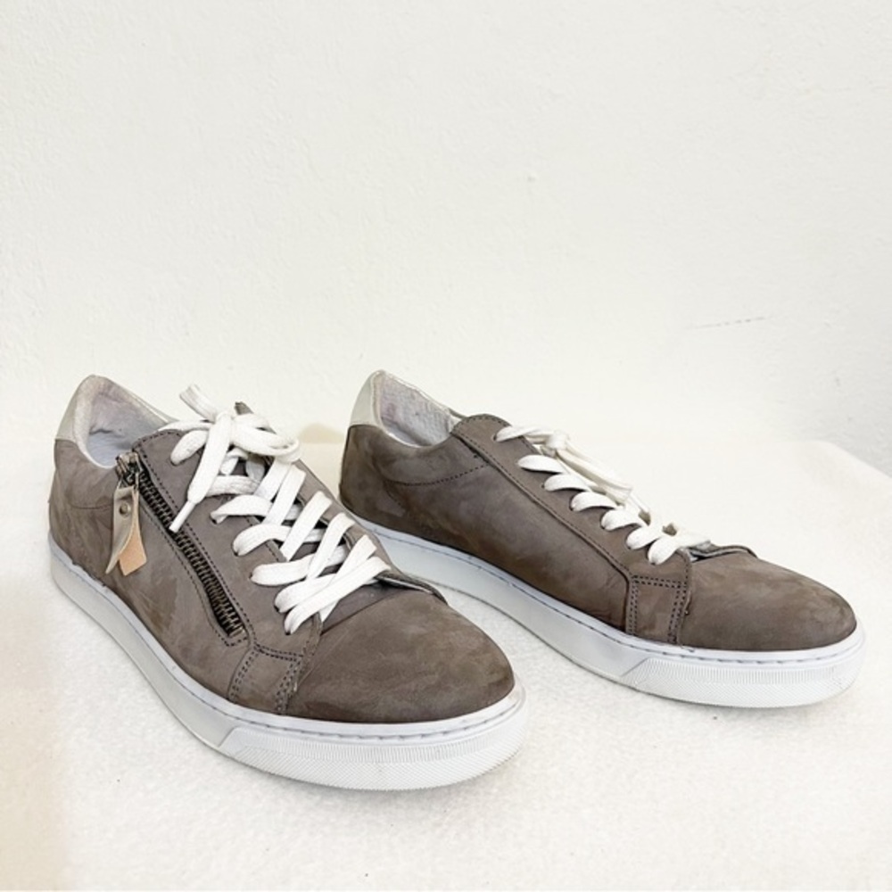 Steve Madden Stealth Women Sneaker Size 10
